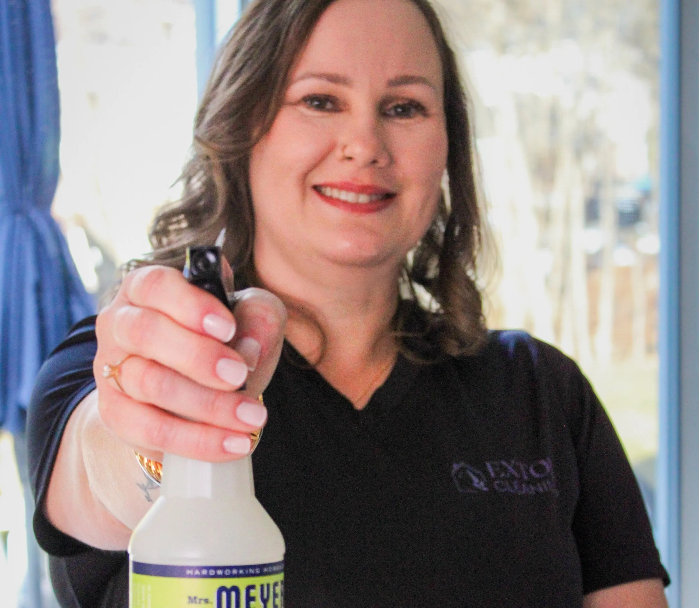 Tamiris Kempner holding an eco-friendly cleaning spray
